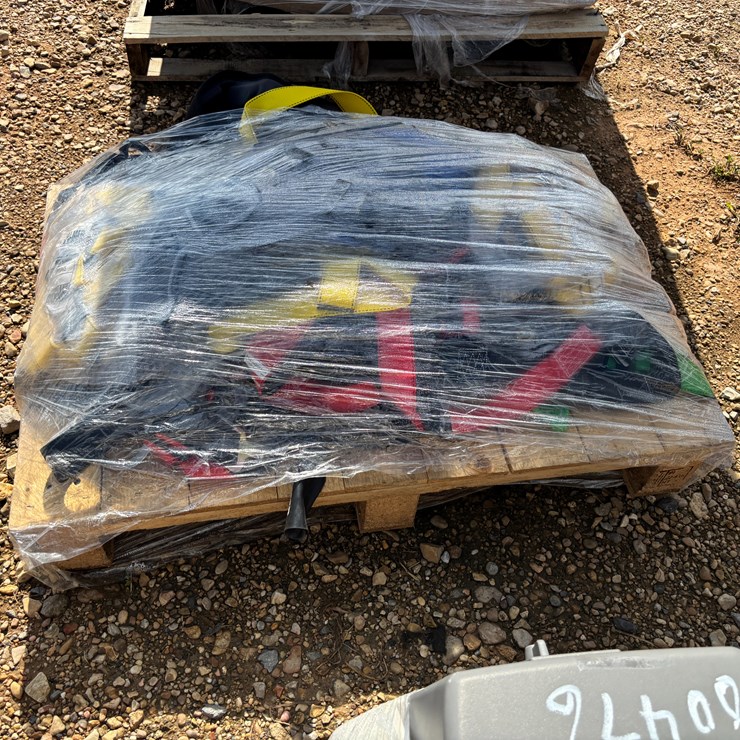 #00478 • PALLET OF SAFTEY HARNESSES