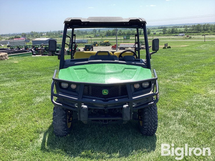 2019-john-deere-gator-image-2