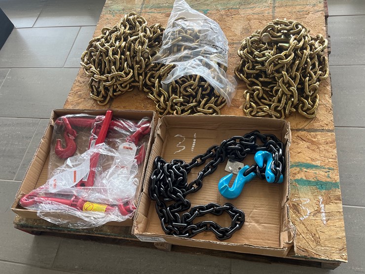 #31-•-lot-of-chains-and-binders-image-1