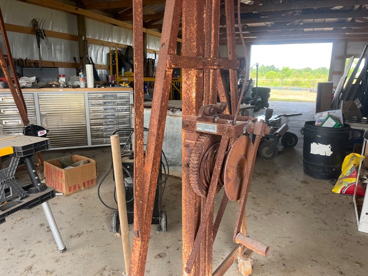 #431-•-hand-crank-engine-hoist-on-casters-image-3