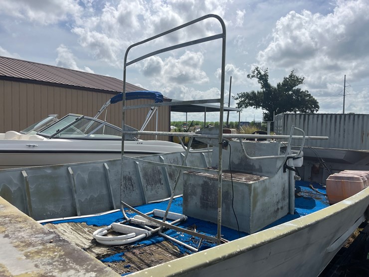 #401-•-flat-bottom-aluminum-boat-with-trailer-image-4