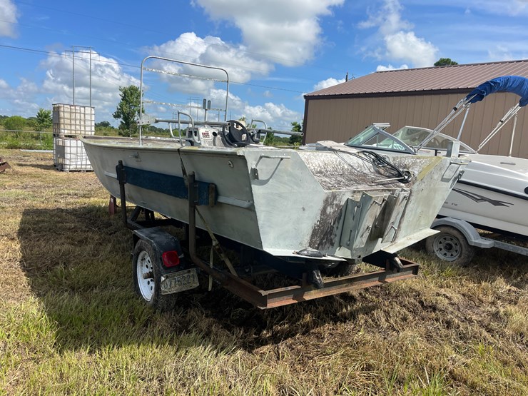 #401-•-flat-bottom-aluminum-boat-with-trailer-image-5