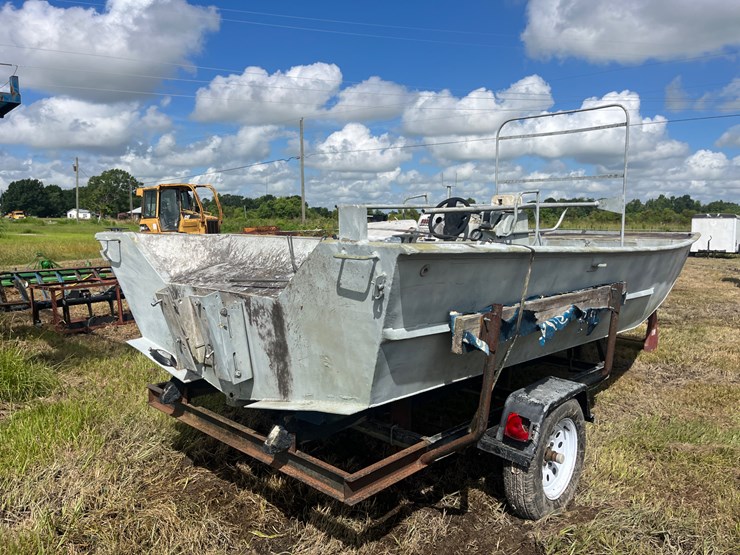 #401-•-flat-bottom-aluminum-boat-with-trailer-image-3