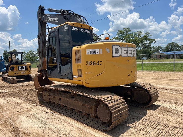 2009-deere-135d-image-2