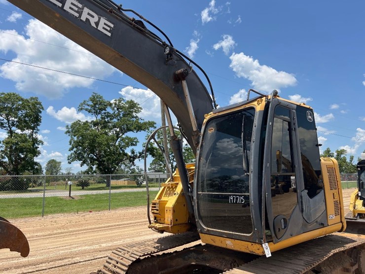 2009-deere-135d-image-21