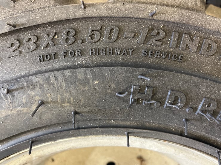 #89-•-2-sets-of-assorted-front-tires-image-5