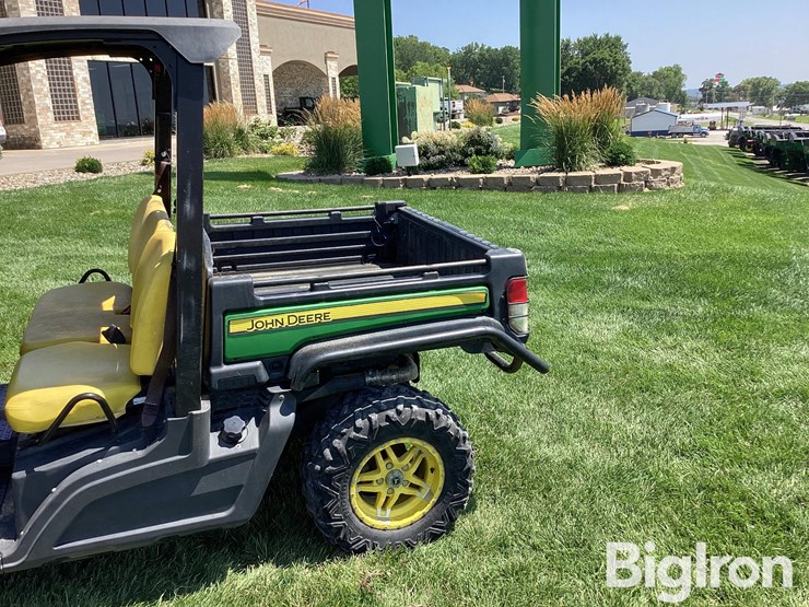 2019-john-deere-gator-image-15