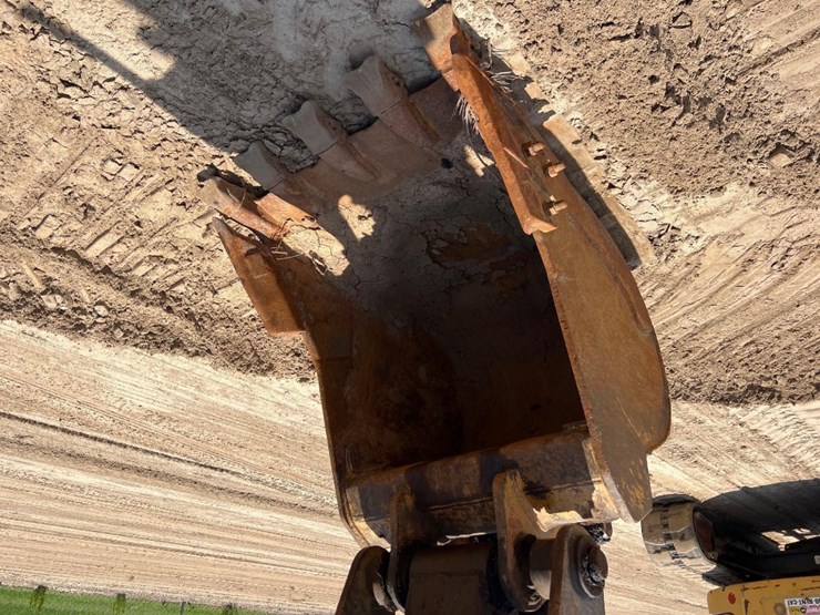 2009-deere-135d-image-19