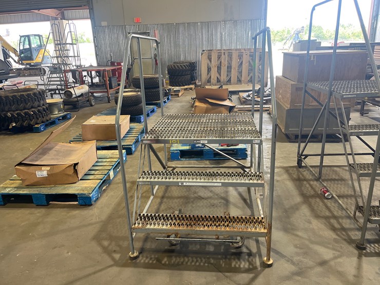 #101-•-metal-heavy-duty-ladder-on-casters-image-1