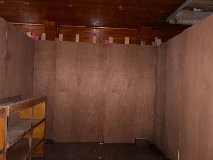 #9-•-barge-with-living-quaters-image-15
