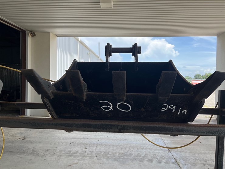 #20-•-29in-digging-bucket-image-1