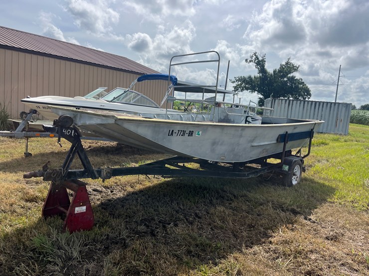 #401-•-flat-bottom-aluminum-boat-with-trailer-image-1