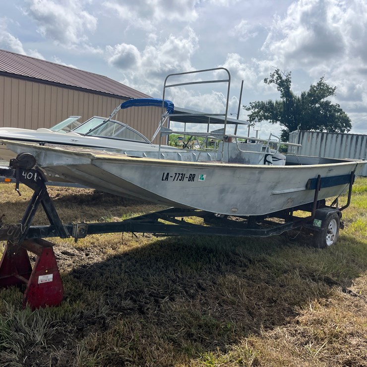 #401 • FLAT BOTTOM ALUMINUM BOAT WITH TRAILER