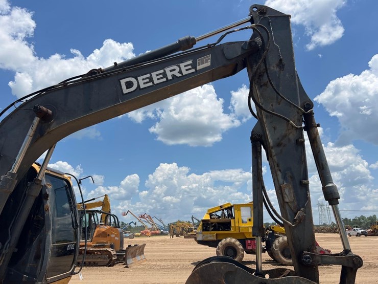 2009-deere-135d-image-22