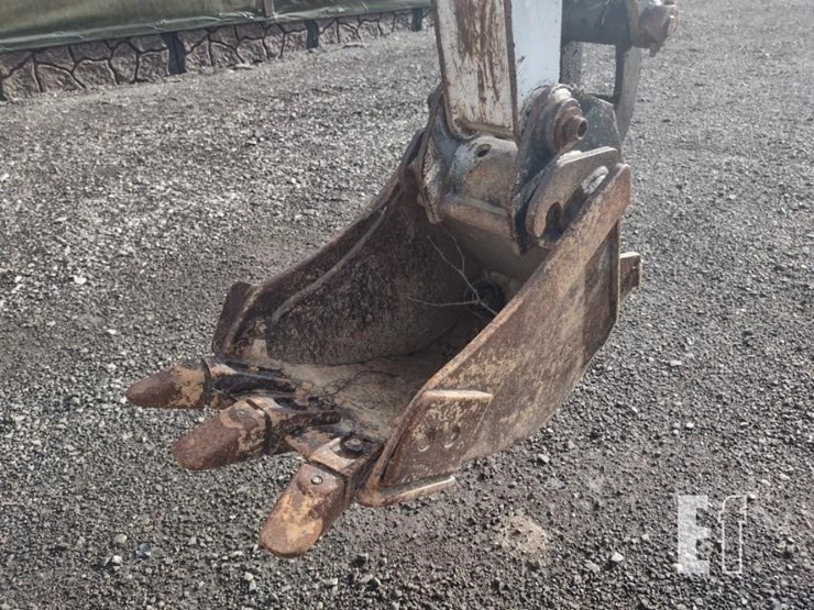 2003-bobcat-b100-image-24