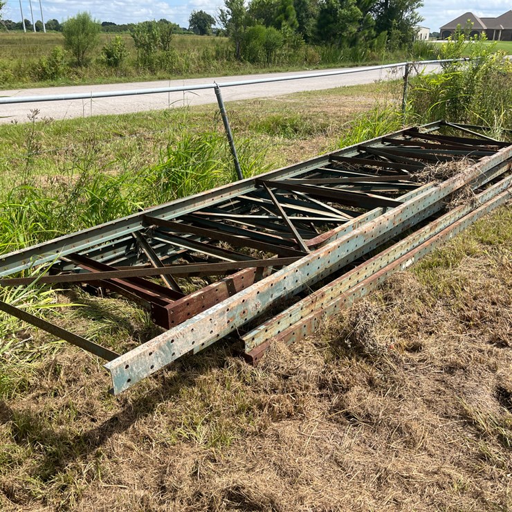 #422 • PALLET RACK UPRIGHTS