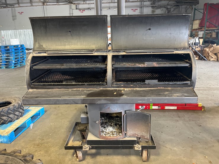 #76-•-heavy-duty-smoker-grill-on-casters-image-3