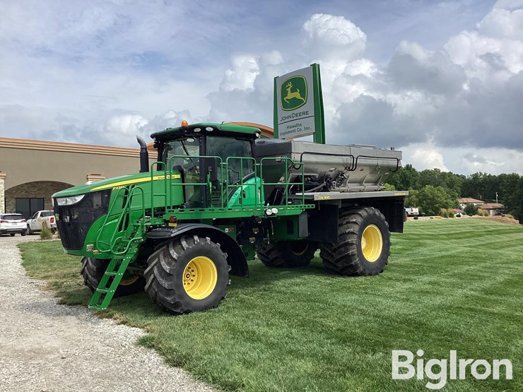 2019-john-deere-f4365-image-1