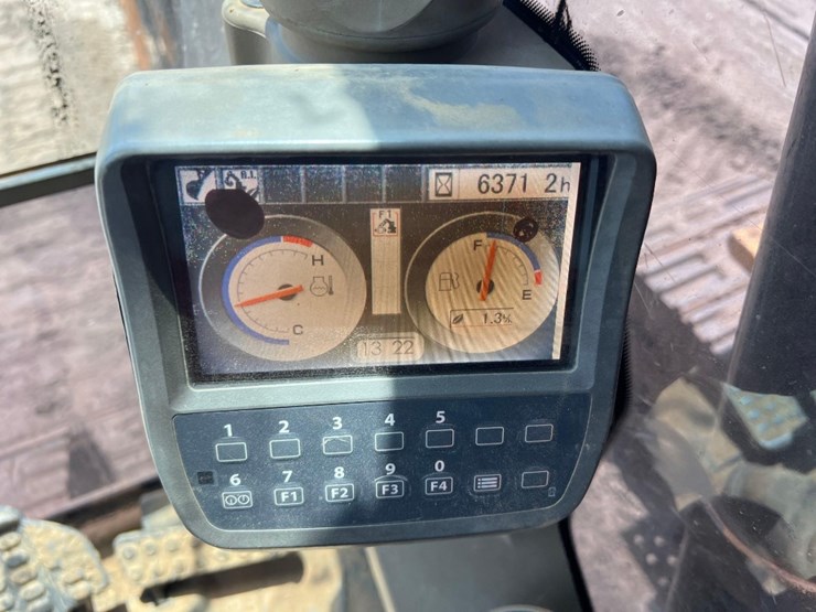 2009-deere-135d-image-39