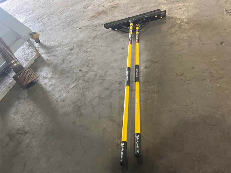 #68-•-lot-of-2-24”-dual-blade-squeegee-image-3