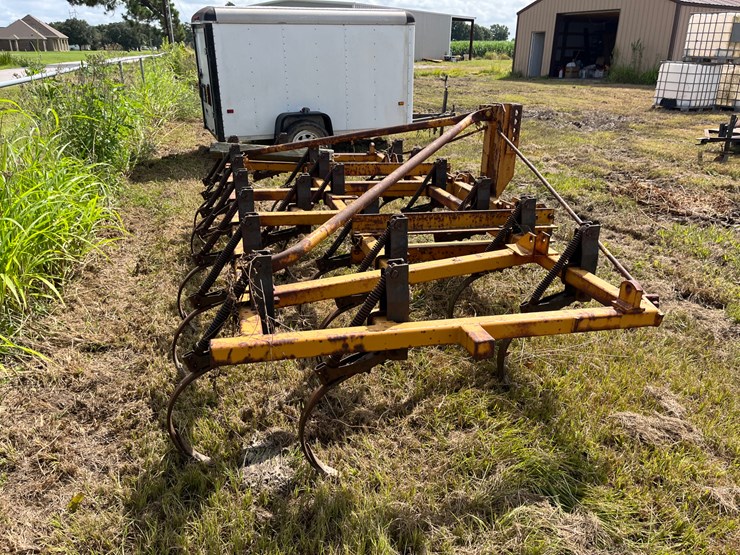 #419-•-taylor--way-600277-chisel-plow-image-5