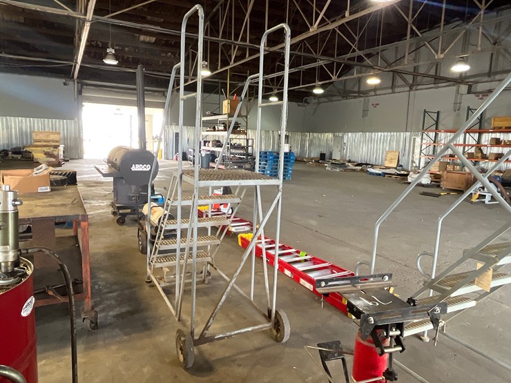 #78-•-heavy-duty-metal-mobile-ladder-on-casters-image-4