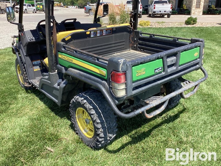 2019-john-deere-gator-image-16