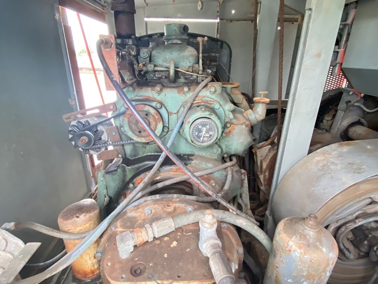 #1-•-30-ton-capacity-rubber-tire-truck-crane-|-3-71-detroit-dsl-engine-image-8