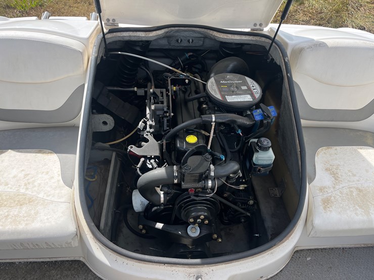 #400-•-bayliner-175-inboard/-outboard-boat-image-18