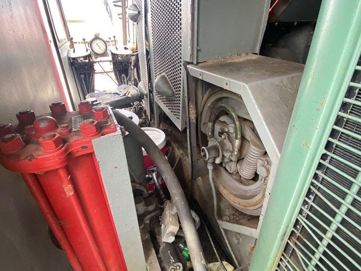 #1-•-30-ton-capacity-rubber-tire-truck-crane-|-3-71-detroit-dsl-engine-image-7