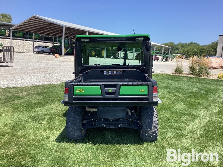 2022-john-deere-gator-image-3