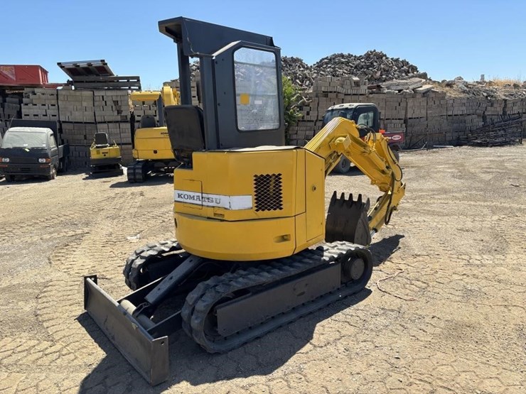 komatsu-pc12uu-image-3