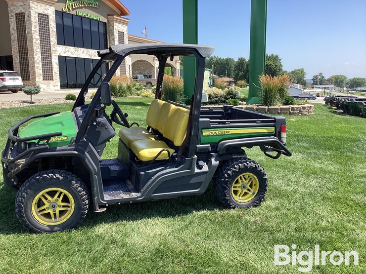2019-john-deere-gator-image-8