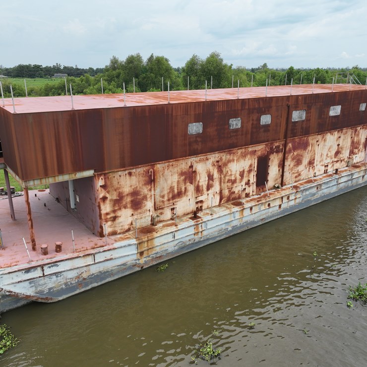 #9 • BARGE WITH LIVING QUATERS