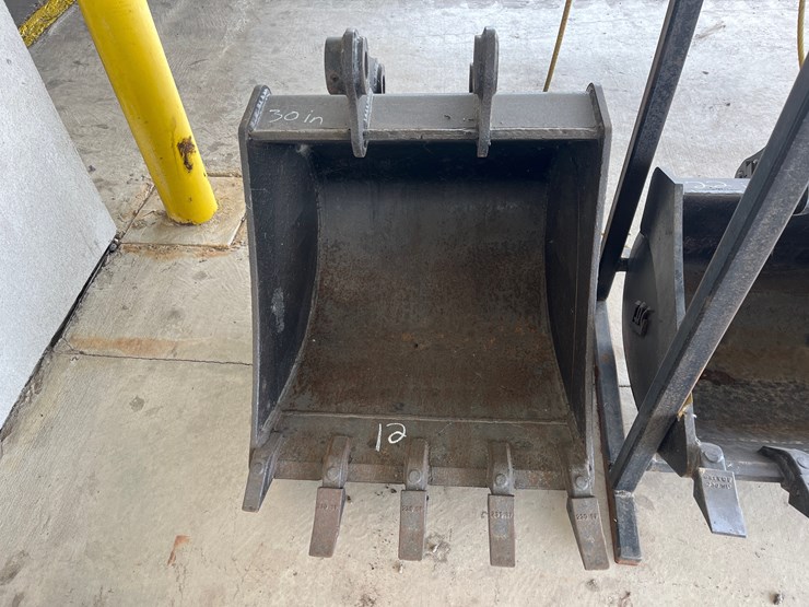 #12-•-30in-digging-bucket-image-1