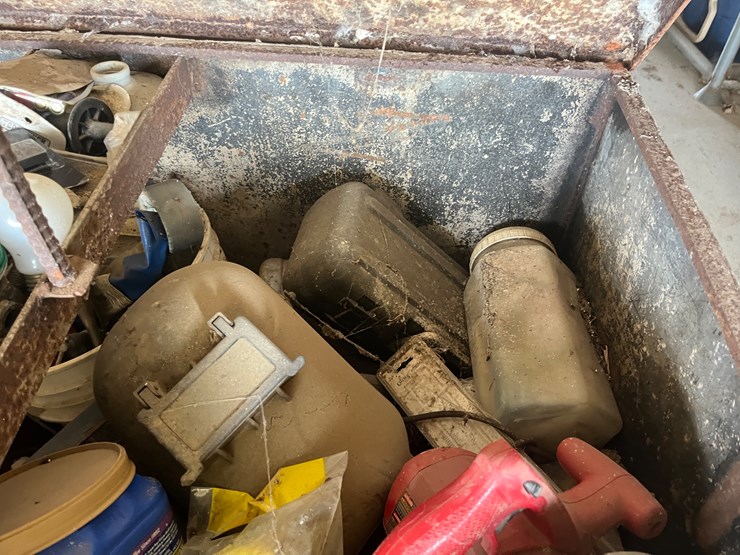 #430-•-galvanized-job-box-with-contents-image-3