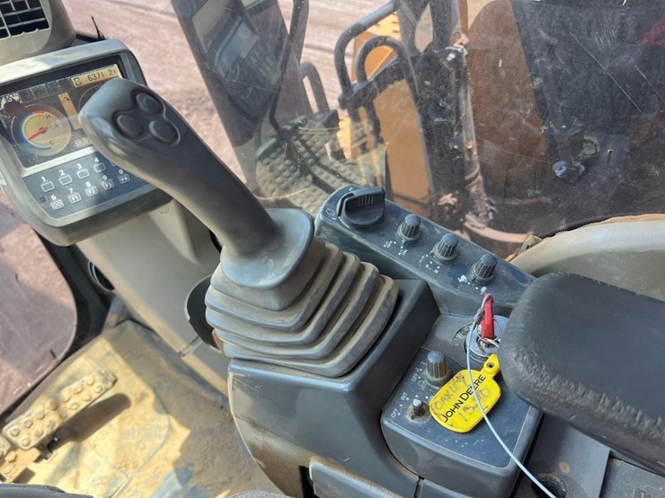 2009-deere-135d-image-34