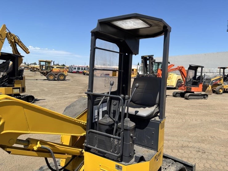 komatsu-pc12uu-image-15