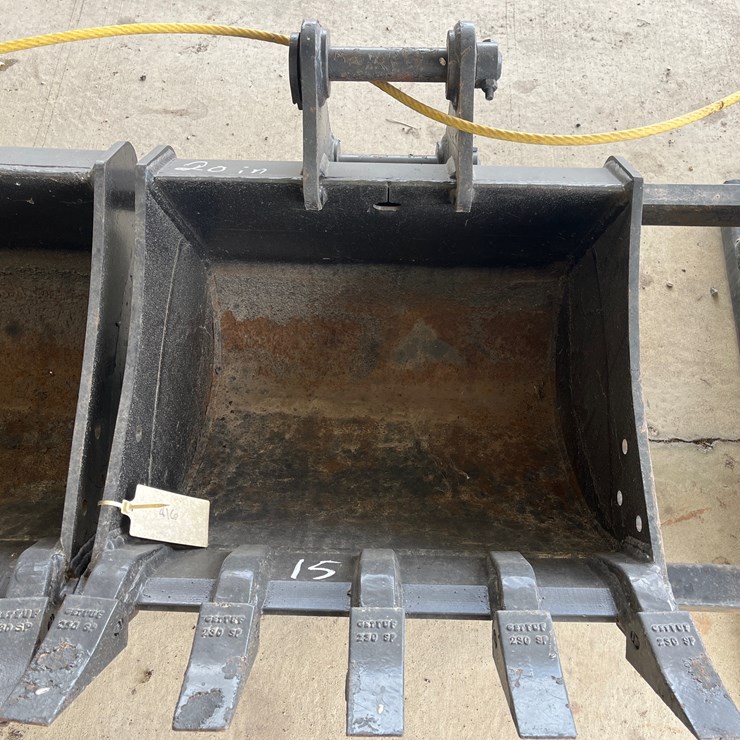#15 • 20IN DIGGING BUCKET