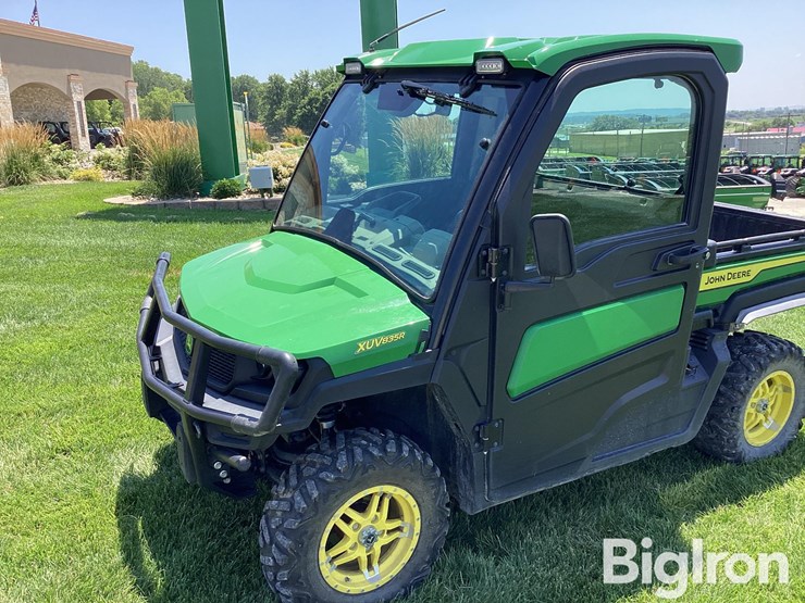 2022-john-deere-gator-image-9