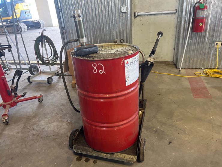 #82-•-mobile-oil-dolly-with-pump-image-5