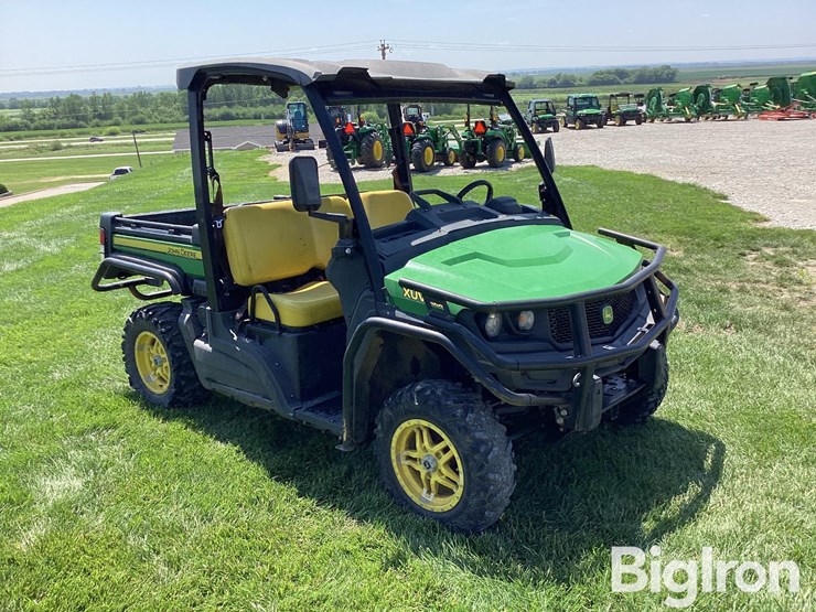 2019-john-deere-gator-image-3