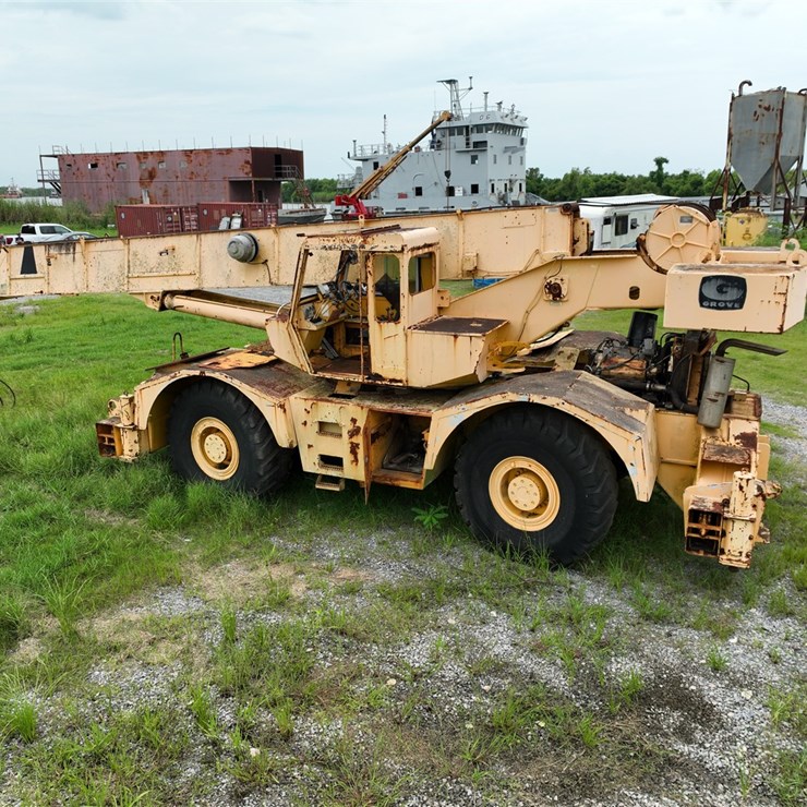 #11 • GROVE RT740 30 TON CRANE
