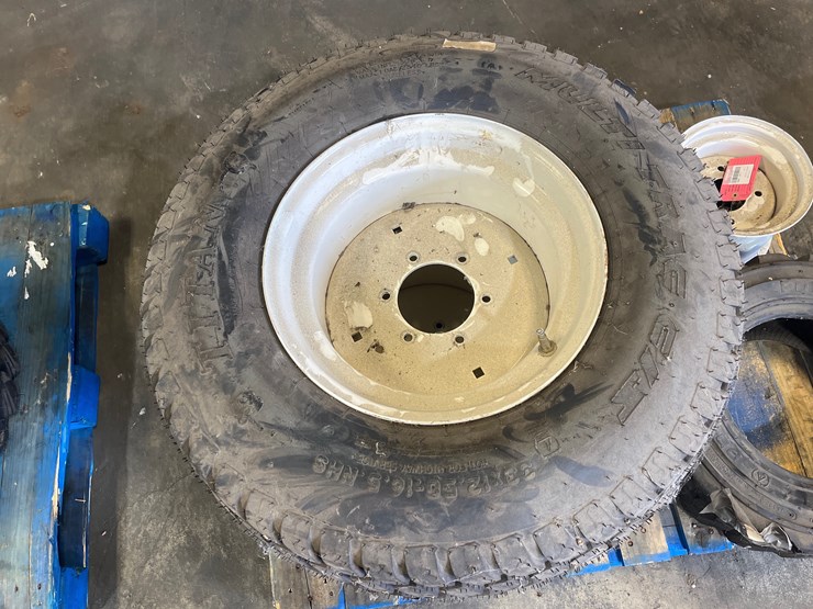 #90-•-lot-of-assorted-rims-and-tires-image-6