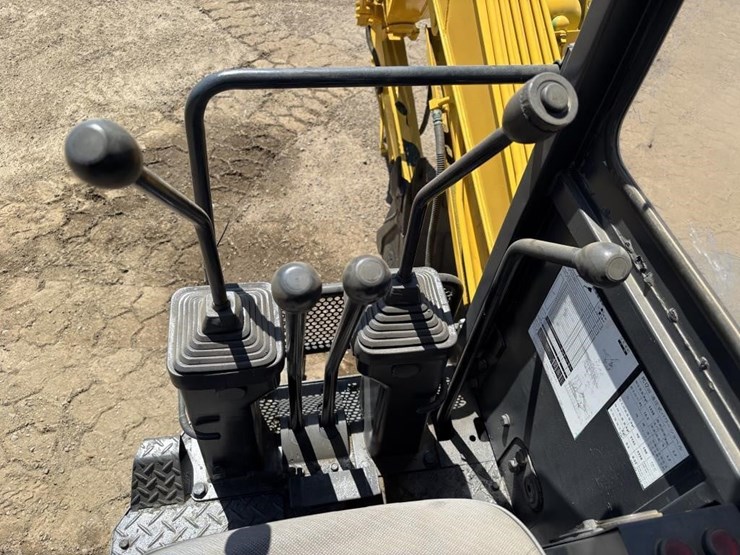komatsu-pc12uu-image-17