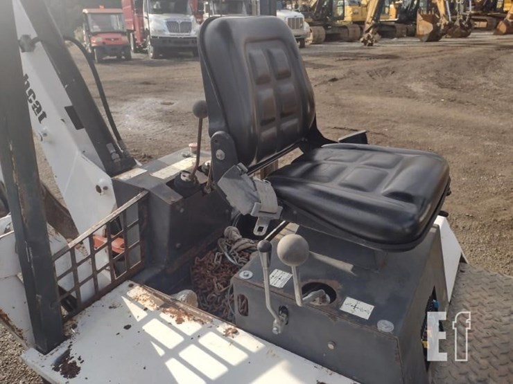 2003-bobcat-b100-image-13