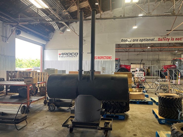 #76-•-heavy-duty-smoker-grill-on-casters-image-5