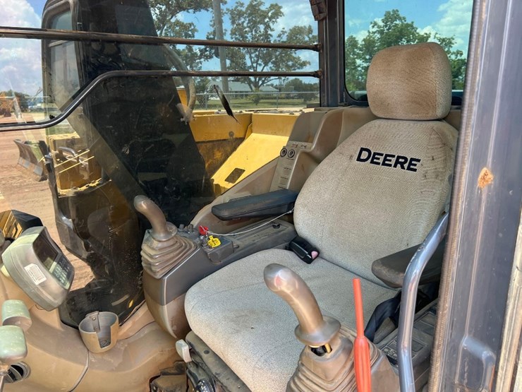2009-deere-135d-image-33