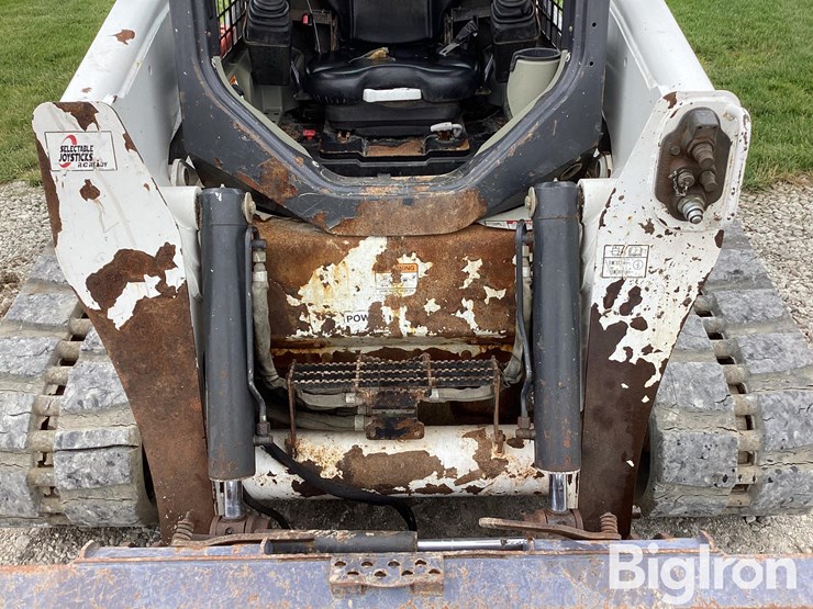 2011-bobcat-t870-image-11