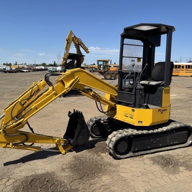 KOMATSU PC12UU